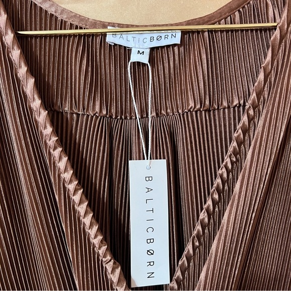 Baltic Born | NWT Athena Pleated Satin Maxi Dress Crossover Neck Bronze Size M - Picture 3 of 9